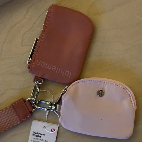 NWT - Lululemon Dual Pouch Wristlet Pink and Blush with Logo and Keychain Strap - Picture 4 of 12